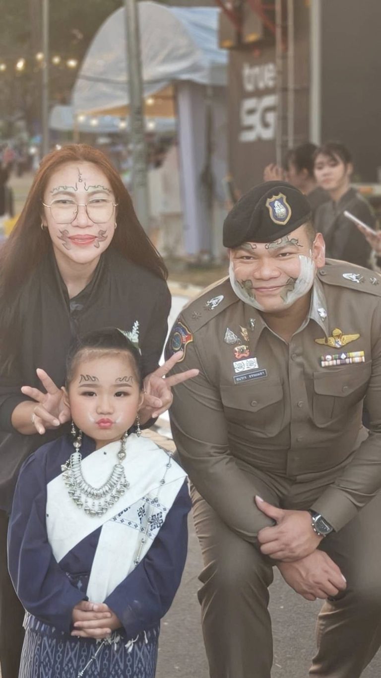 “YOUR FIRST FRIEND” พ.ต.ท.ธนากร ธรรมเมธา สวญ.ส.ทท.3 กก.1 บก.ทท.2 พร้อมกำลังเจ้าหน้าที่ชุดปฏิบัติการสายตรวจ อำนวยความสะดวก ดูแลรักษาความปลอดภัยในชีวิตและทรัพย์สินของประชาชนและนักท่องเที่ยว ภายในงานเทศกาล “ยักษ์คุ” ประจำปี 2569