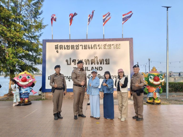 พ.ต.ท.ธนากร ธรรมเมธา สวญ.ส.ทท.3 กก.1 บก.ทท.2 ปล่อยแถว เตรียมความพร้อมเจ้าหน้าที่ชุดปฏิบัติการสายตรวจ เพื่อดูแลรักษาความปลอดภัยในชีวิตและทรัพย์สินของประชาชนและนักท่องเที่ยว ภายในงานเทศกาล ” ยักษ์คุ ” ประจำปี 2569 จ.อำนาจเจริญ