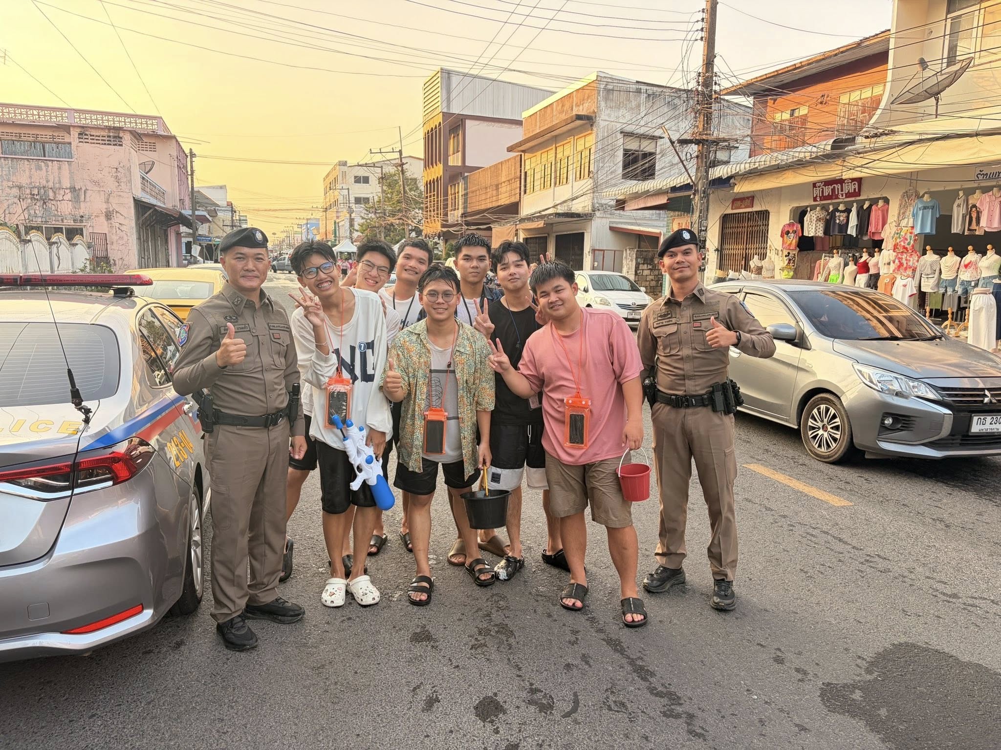 ชุดปฏิบัติการสายตรวจประจำ จ.ยโสธร ดูแลความปลอดภัย อำนวยความสะดวกให้กับประชาชนและนักท่องเที่ยว ในห้วงเทศกาลวันสงกรานต์ 2569
