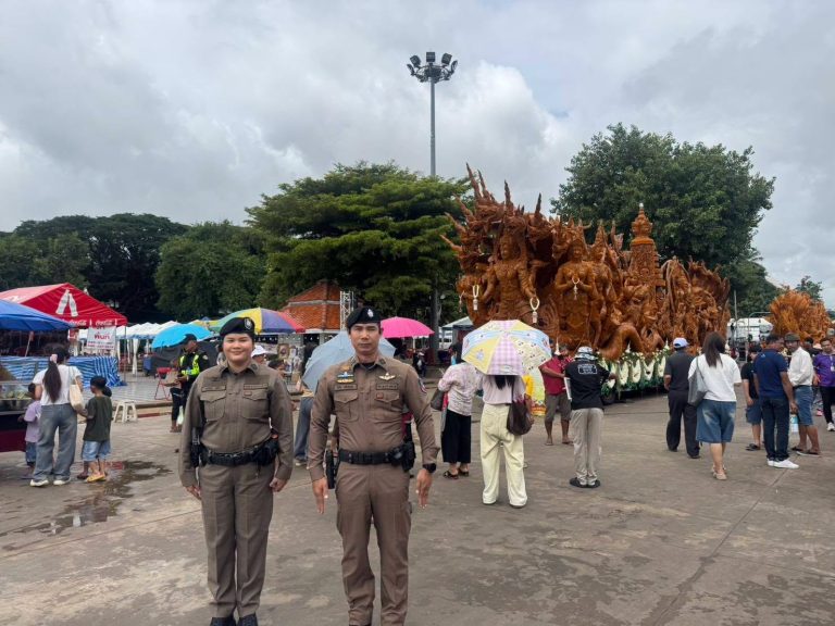 ชุดสายตรวจประจำวัน ปฏิบัติหน้าที่อำนวยความสะดวก ให้ความช่วยเหลือ แนะนำนักท่องเที่ยวและประชาชน ภายในงานประเพณีแห่เทียนพรรษาจังหวัดอุบลราชธานี ประจำปี 2569